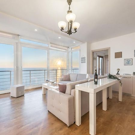 Blue Heaven -Full Sea View Brand New Apartment Дуррес Экстерьер фото