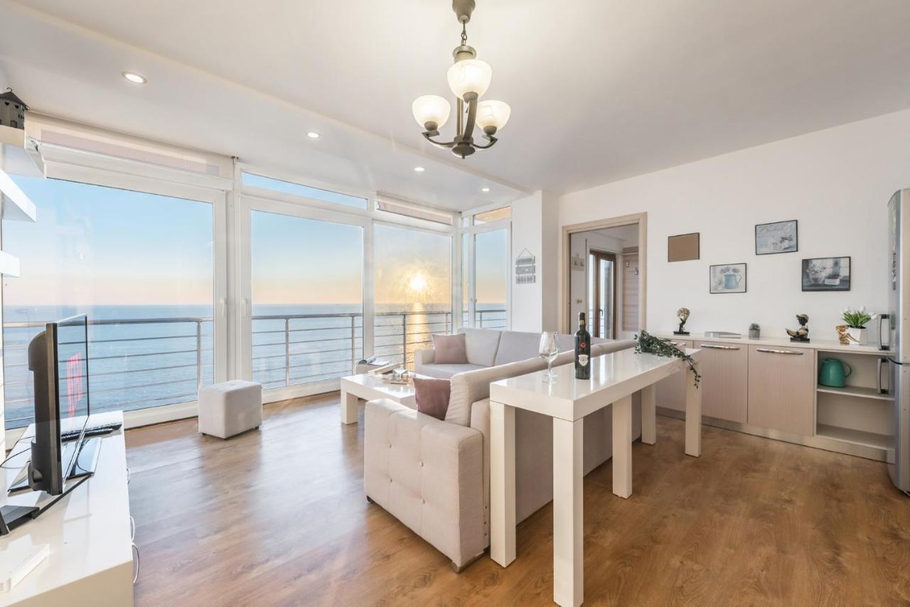 Blue Heaven -Full Sea View Brand New Apartment Дуррес Экстерьер фото